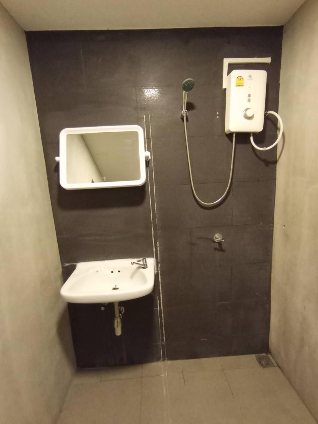 Go Inn Bts Surasak Silom Bkk โกอินน์ บีทีเอส สถานีสุรศักดิ์ Bangkok Extérieur photo